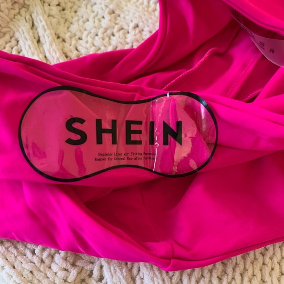 Pink bikini - Picture 4 of 4